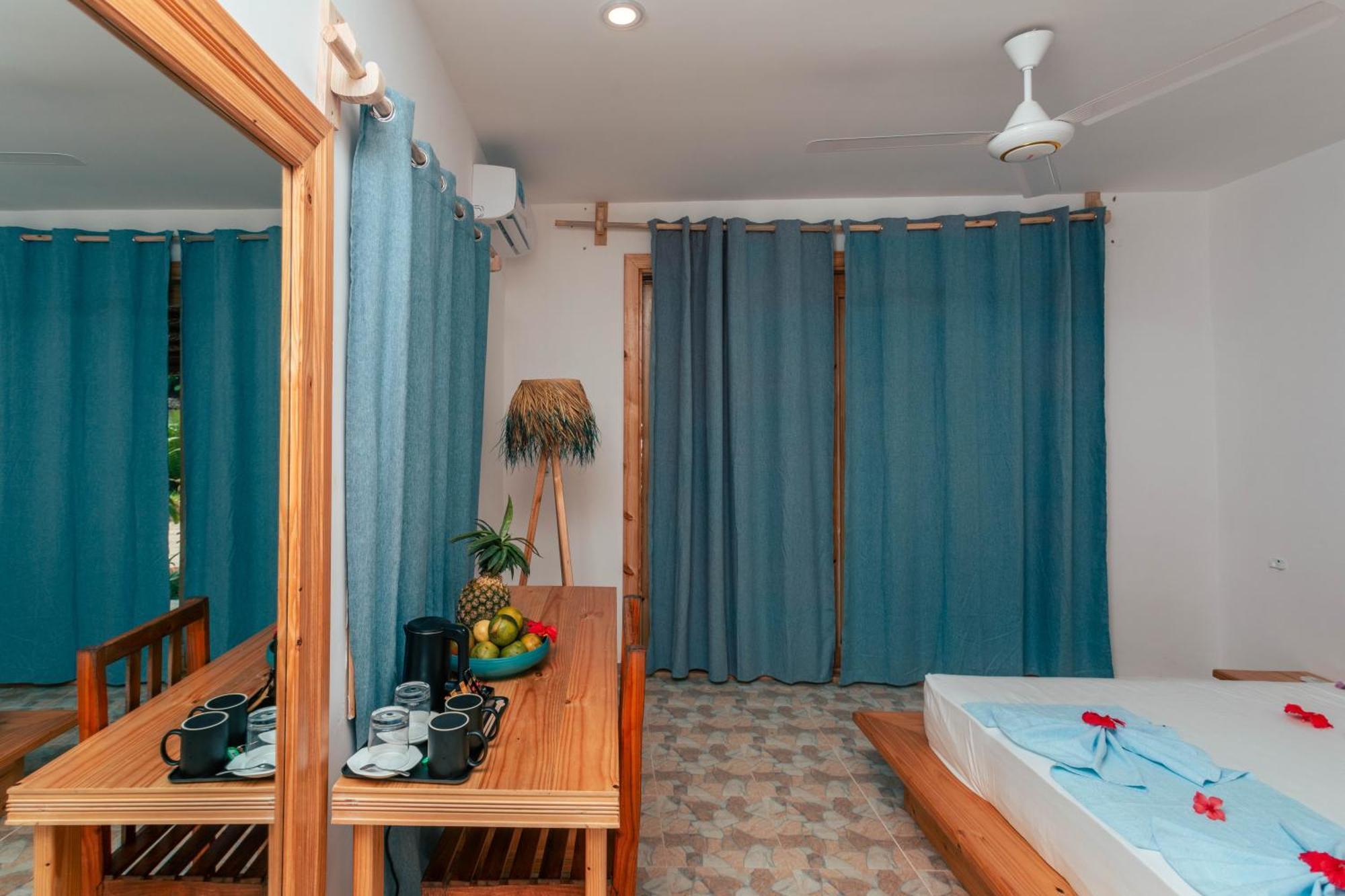 Tiki Beach Club & Resort (Adults Only) Bwejuu Bagian luar foto