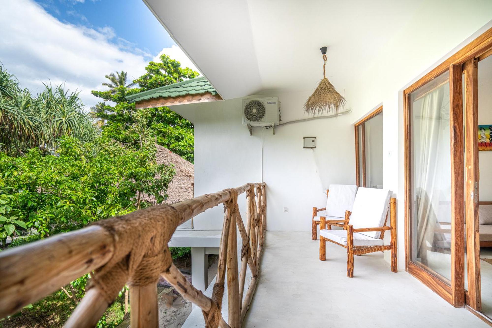 Tiki Beach Club & Resort (Adults Only) Bwejuu Bagian luar foto