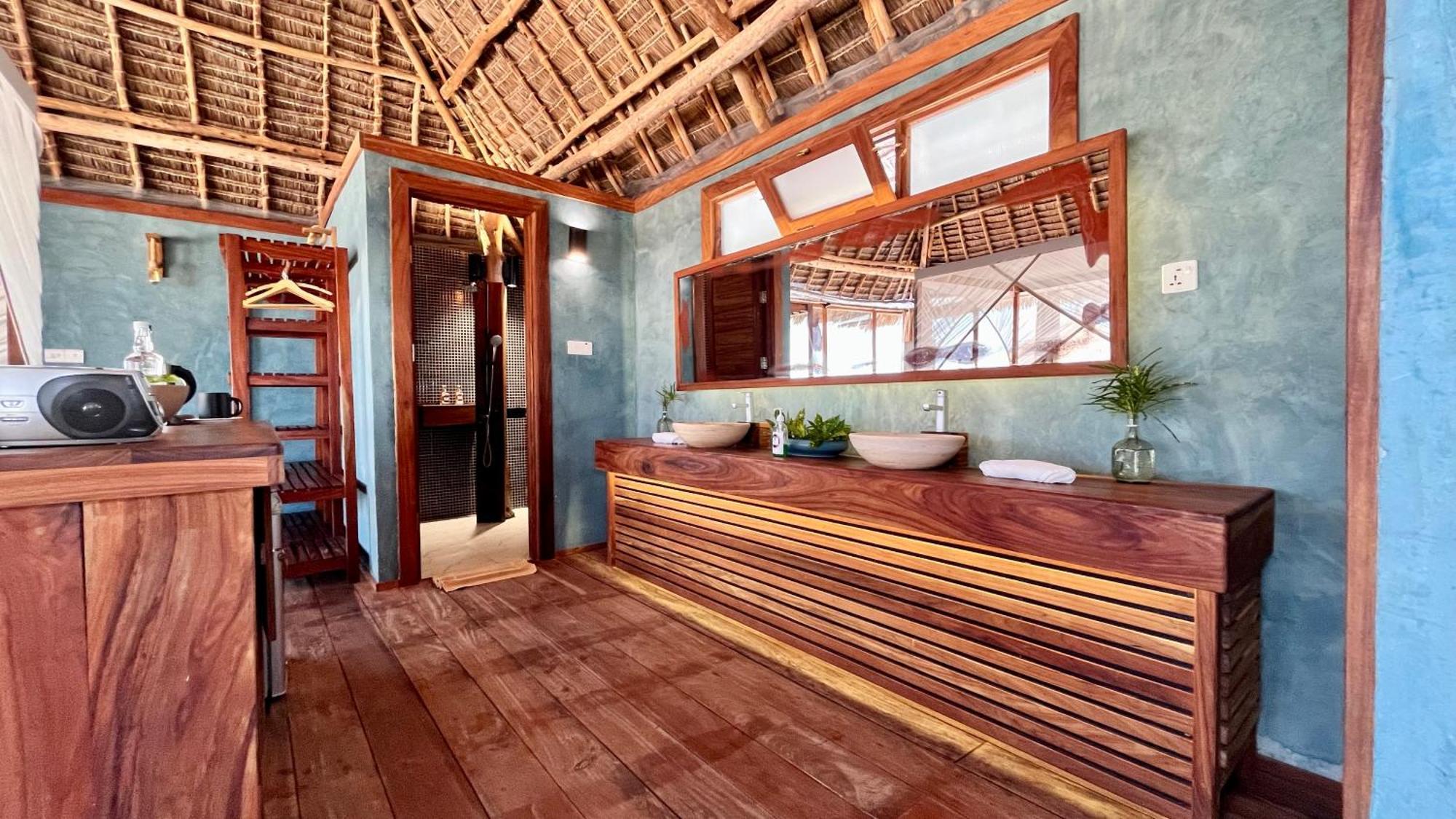 Tiki Beach Club & Resort (Adults Only) Bwejuu Bagian luar foto