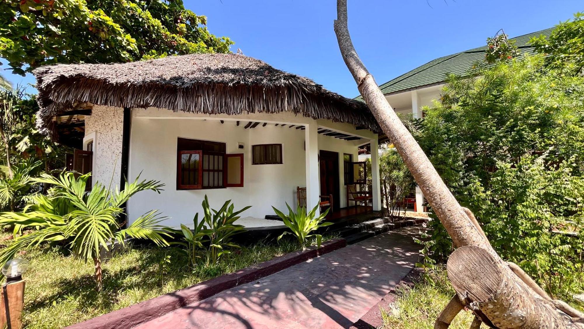 Tiki Beach Club & Resort (Adults Only) Bwejuu Bagian luar foto