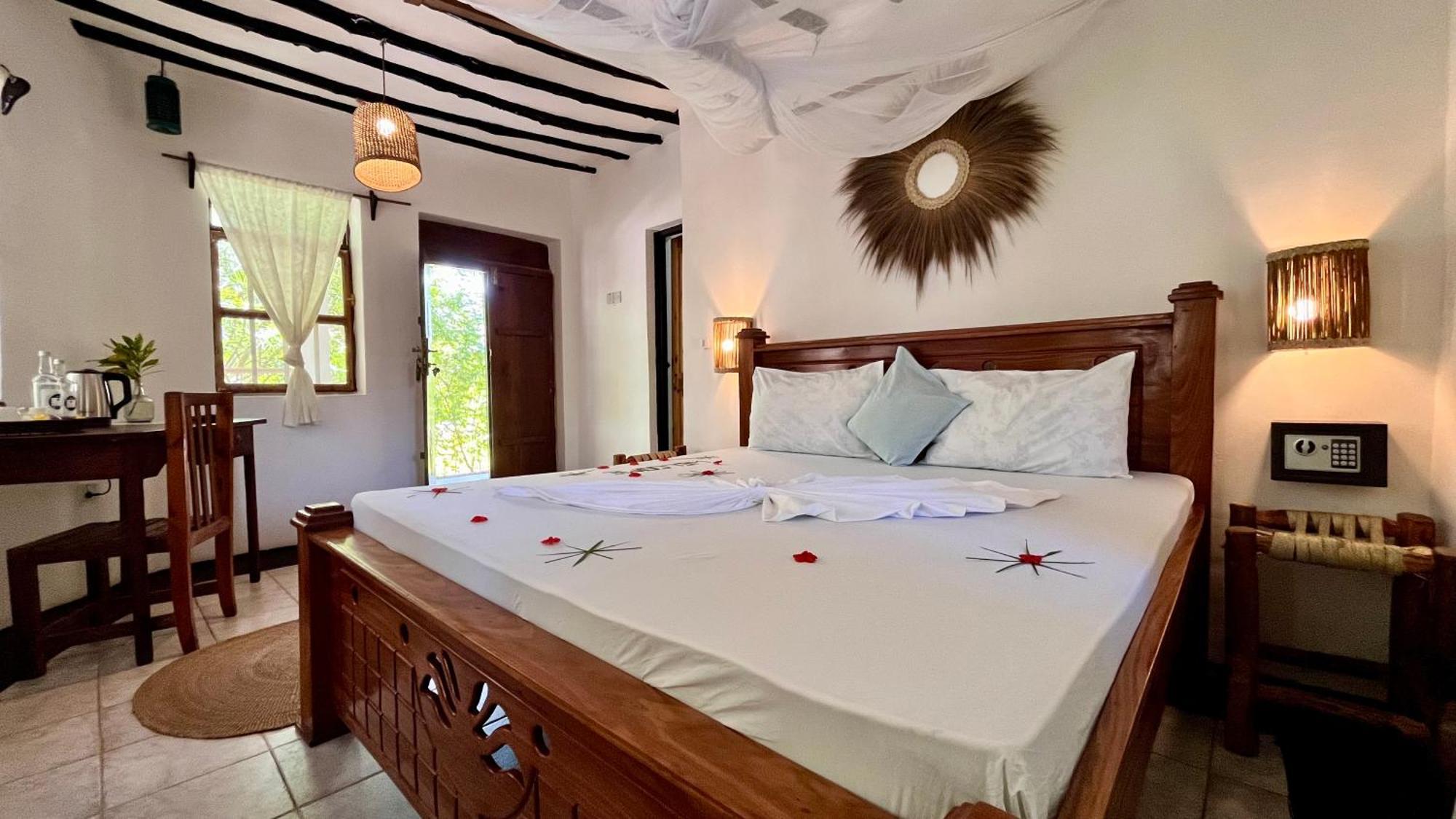 Tiki Beach Club & Resort (Adults Only) Bwejuu Bagian luar foto