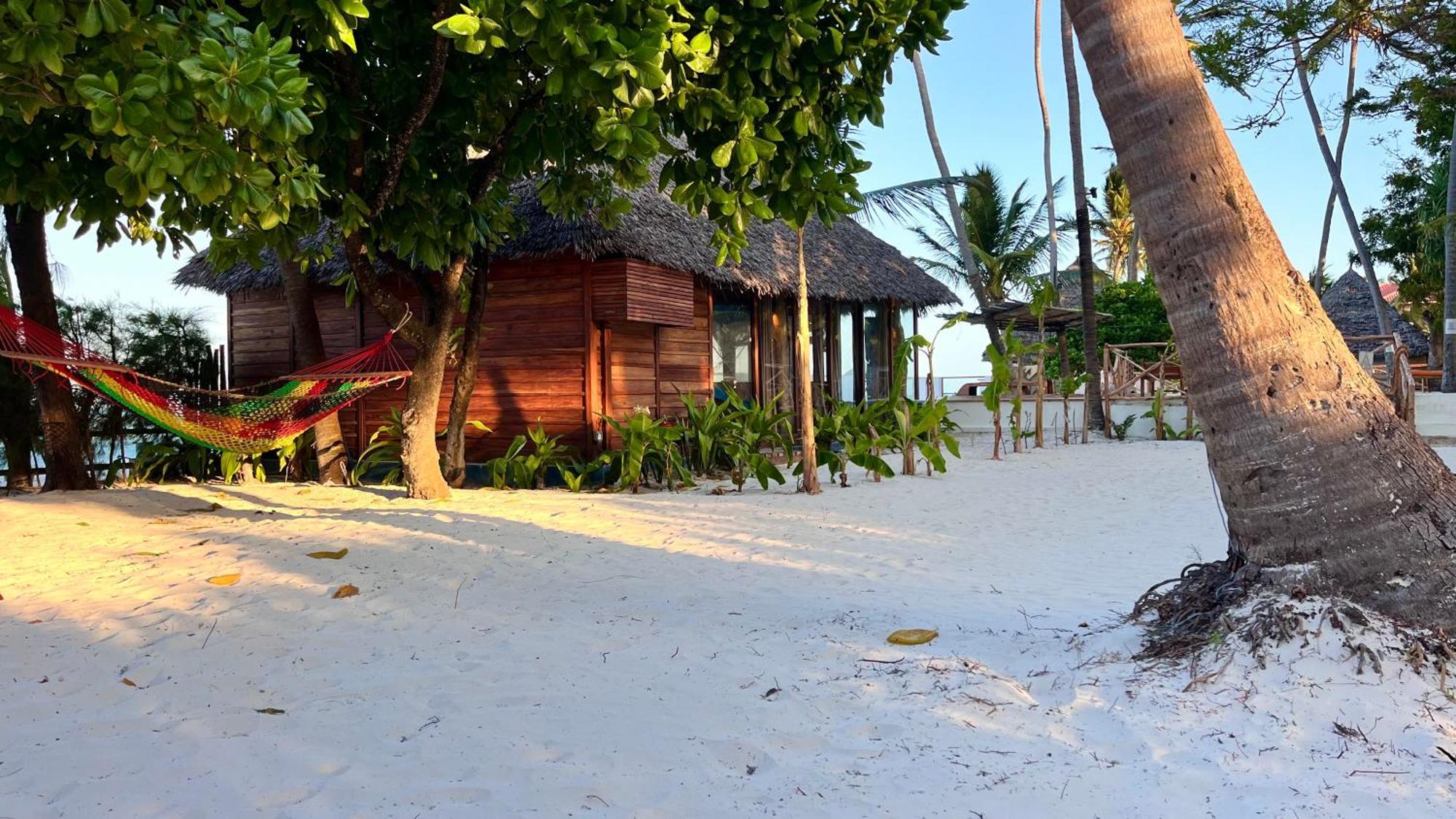 Tiki Beach Club & Resort (Adults Only) Bwejuu Bagian luar foto