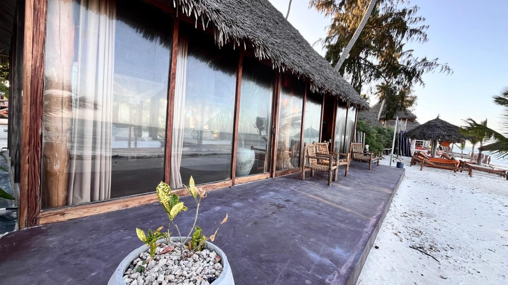 Tiki Beach Club & Resort (Adults Only) Bwejuu Bagian luar foto