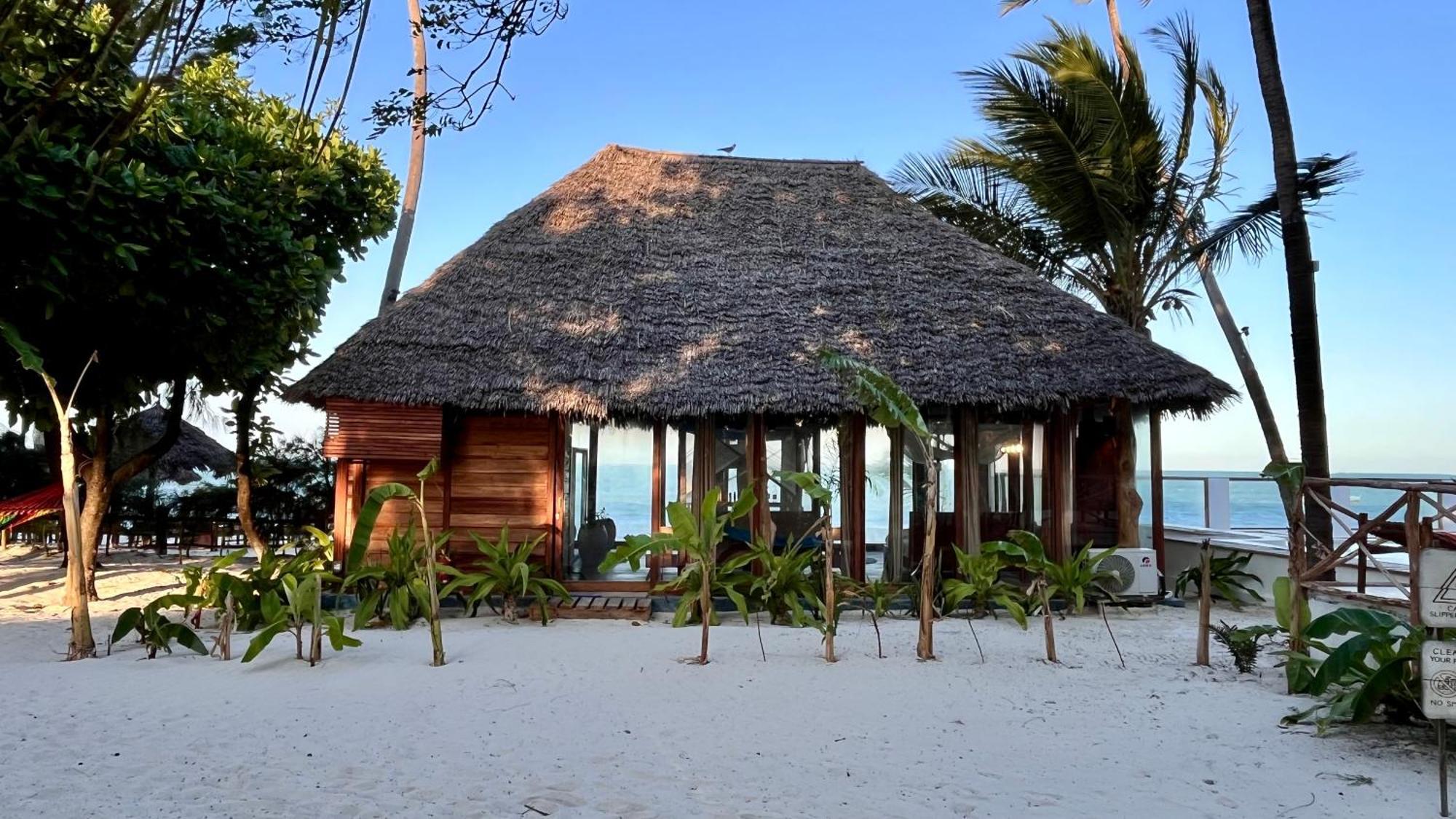 Tiki Beach Club & Resort (Adults Only) Bwejuu Bagian luar foto