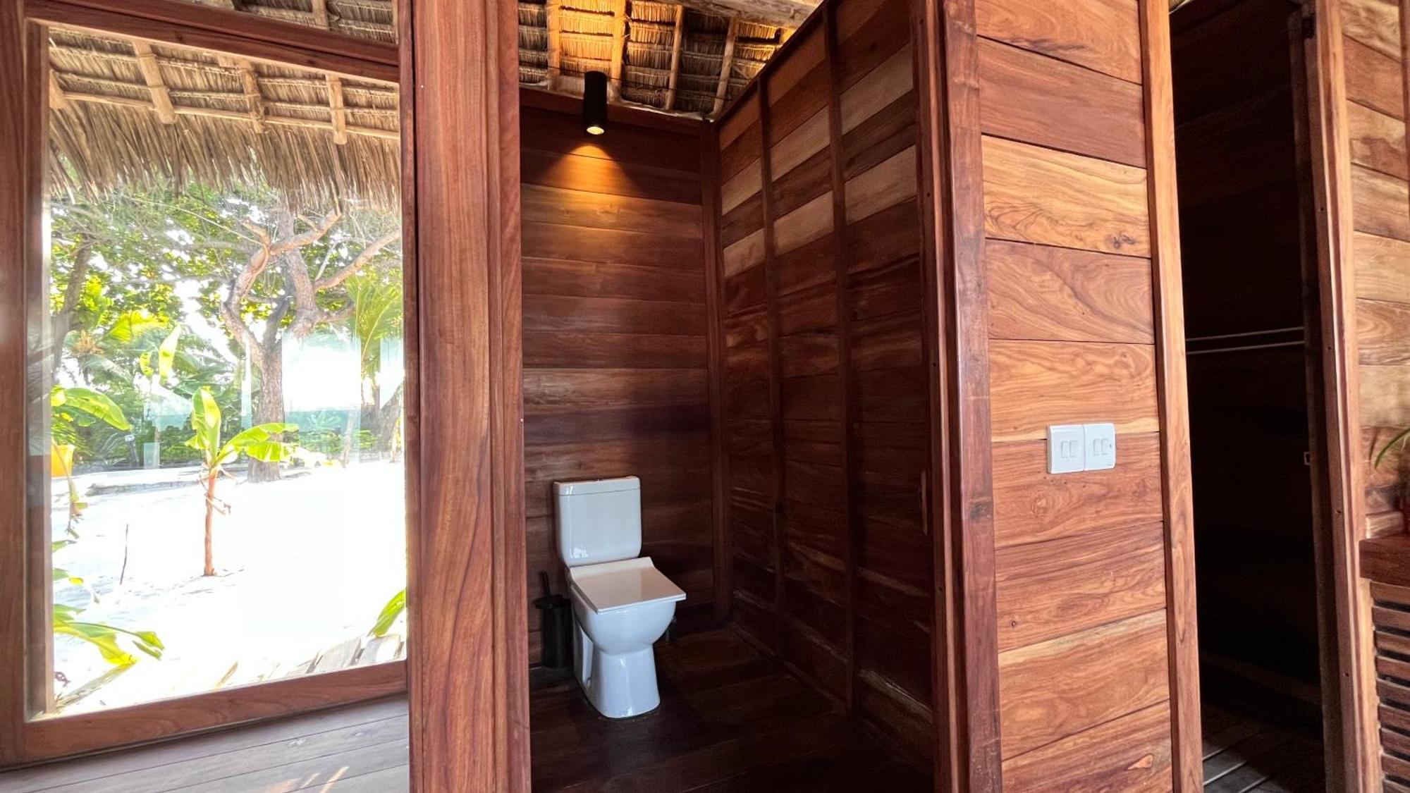 Tiki Beach Club & Resort (Adults Only) Bwejuu Bagian luar foto