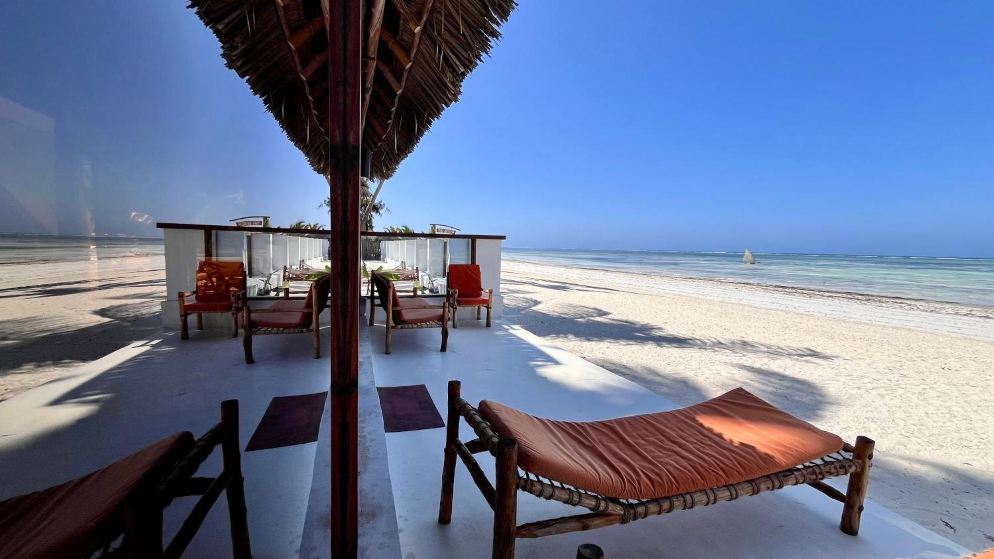 Tiki Beach Club & Resort (Adults Only) Bwejuu Bagian luar foto