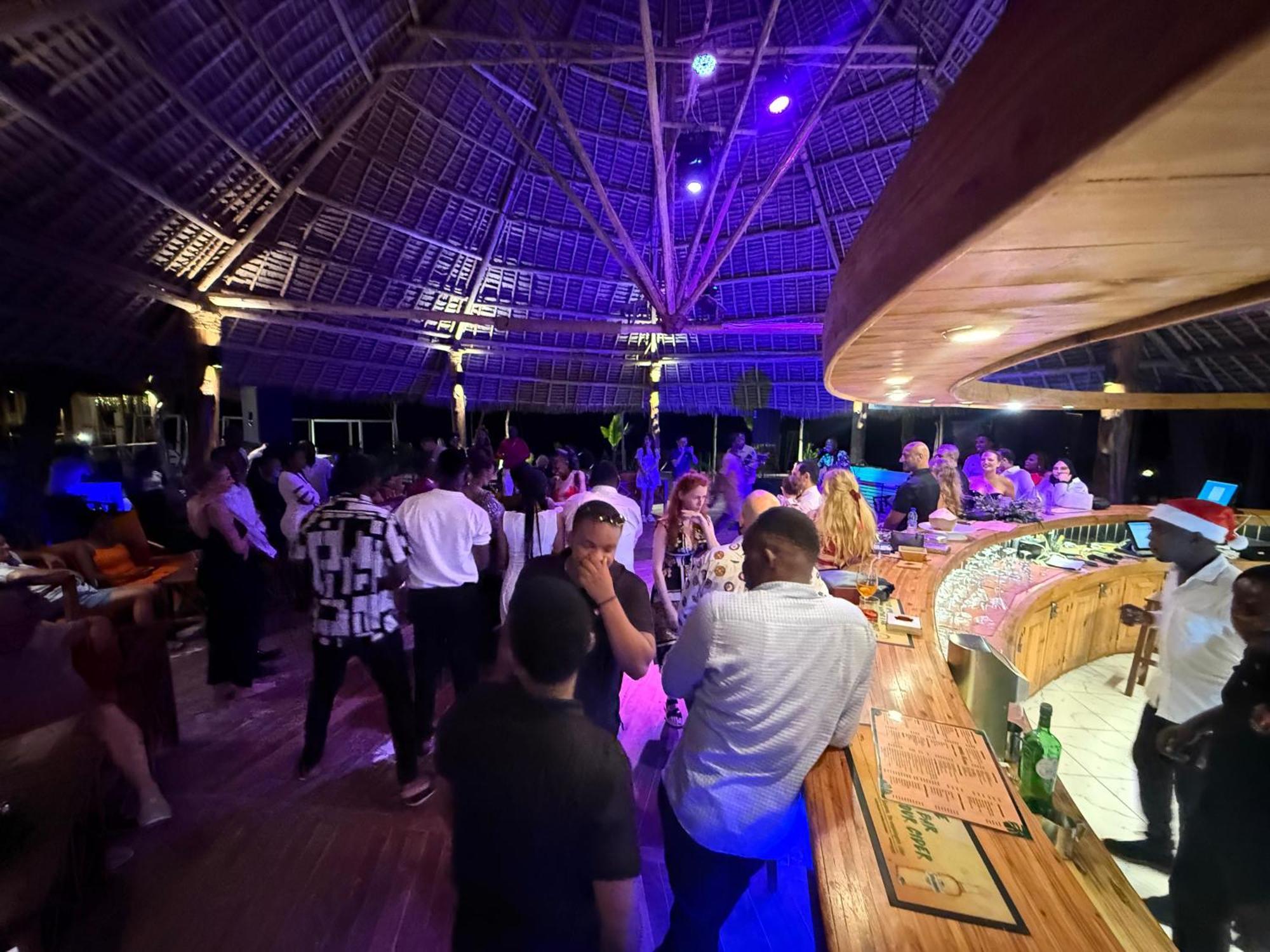 Tiki Beach Club & Resort (Adults Only) Bwejuu Bagian luar foto